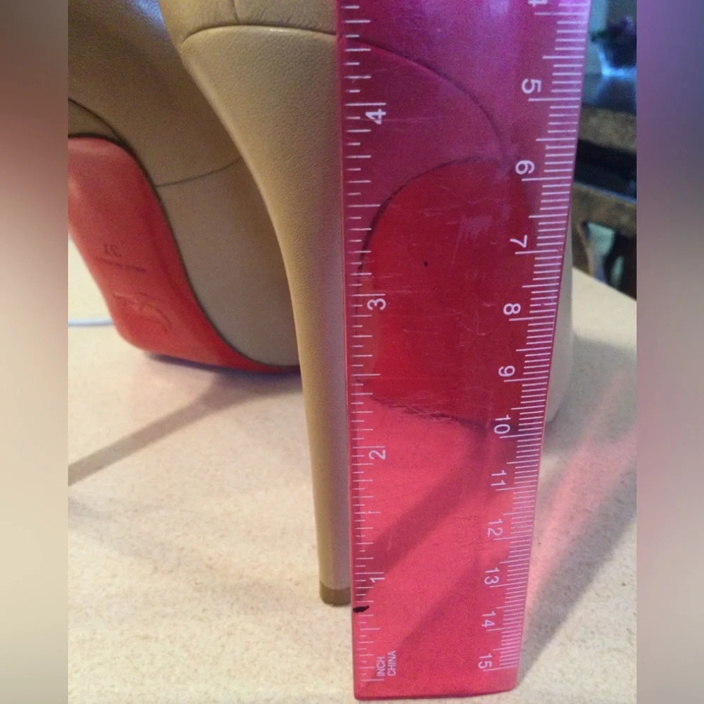 CHRISTIAN LOUBOUTIN Nude Pumps - Picture 10 of 11